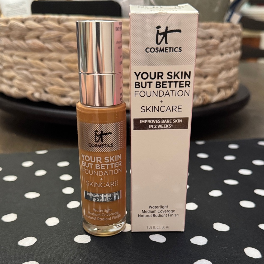 IT Cosmetics Your Skin But Better Foundation with Skincare - Tan Warm 44
